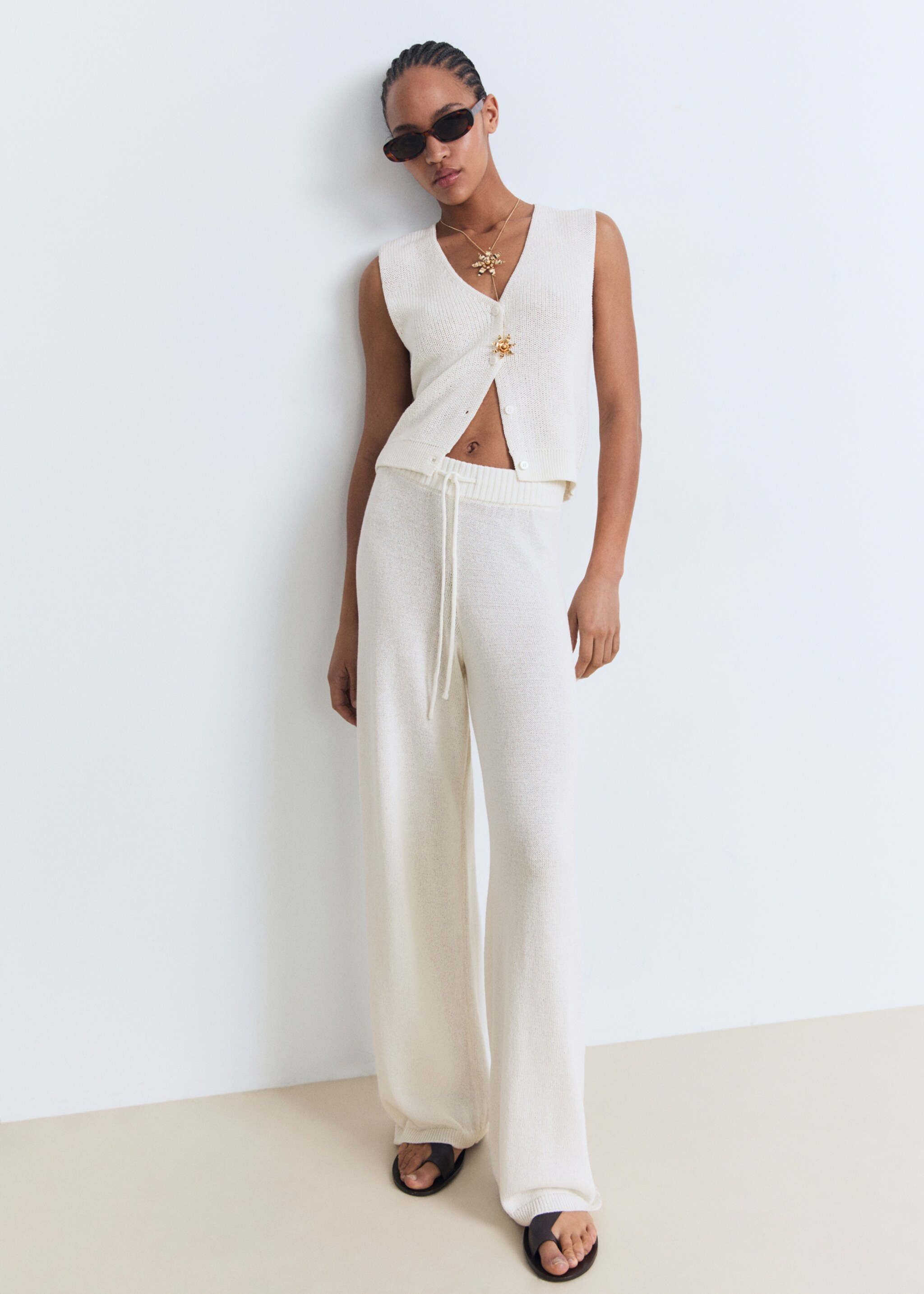 Straight knitted trousers - General plane