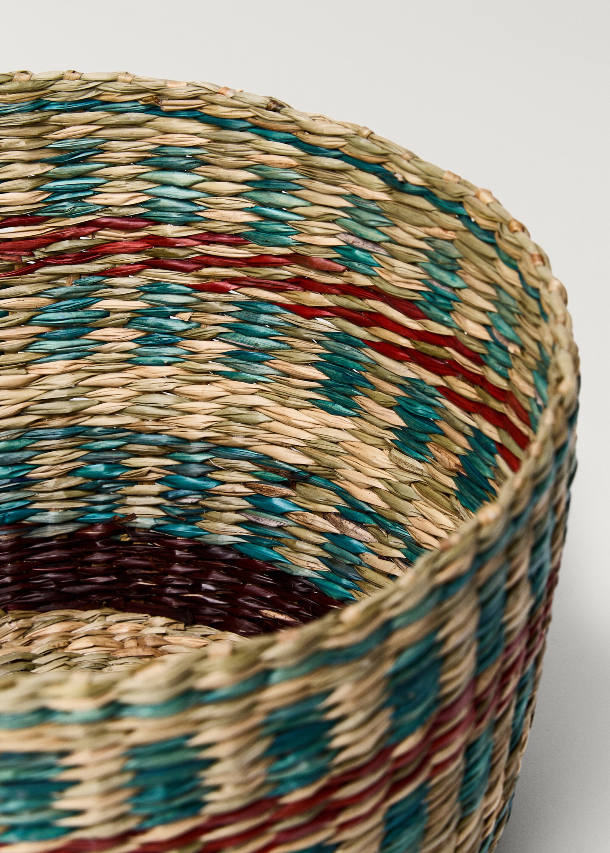 Seagrass coloured basket with medium size lid - Details of the article 2