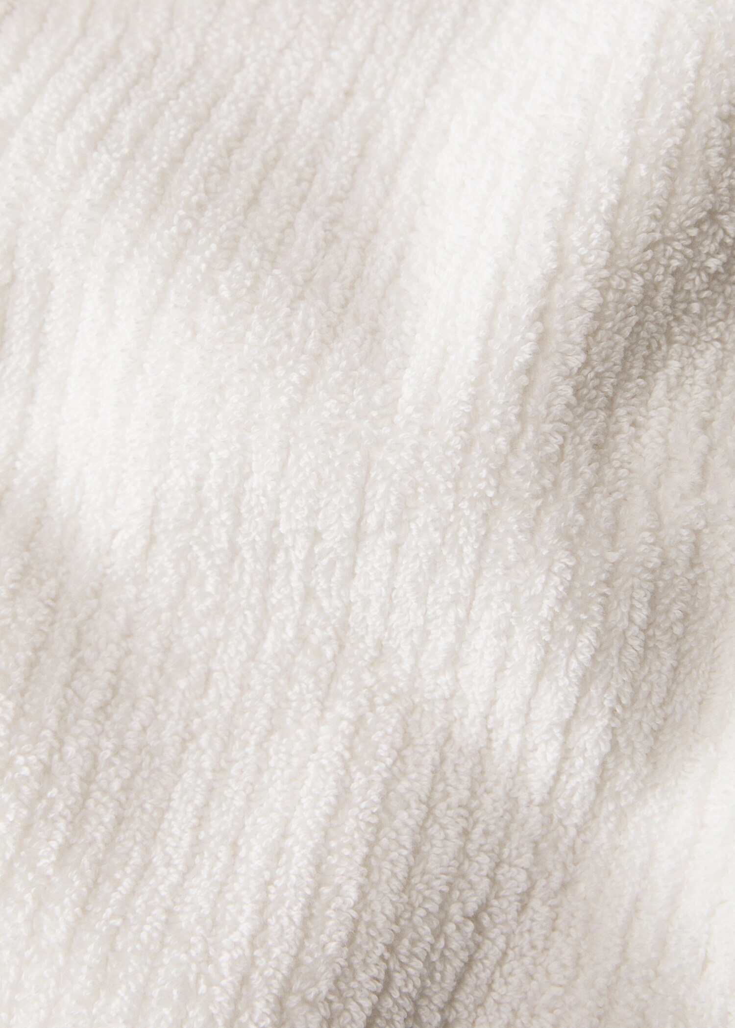 Stripe-embossed bath towel with fringes - Details of the article 3