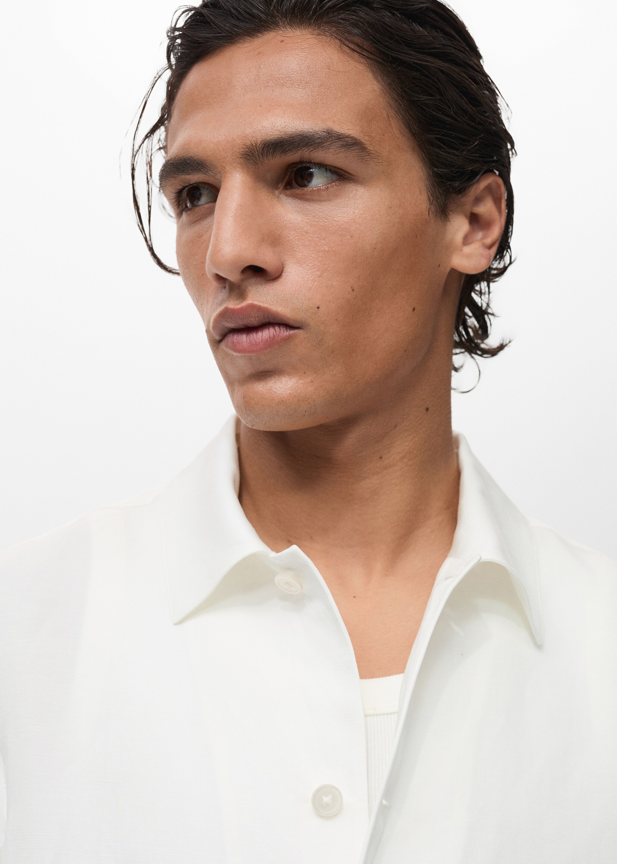 Linen overshirt with pockets - Details of the article 1