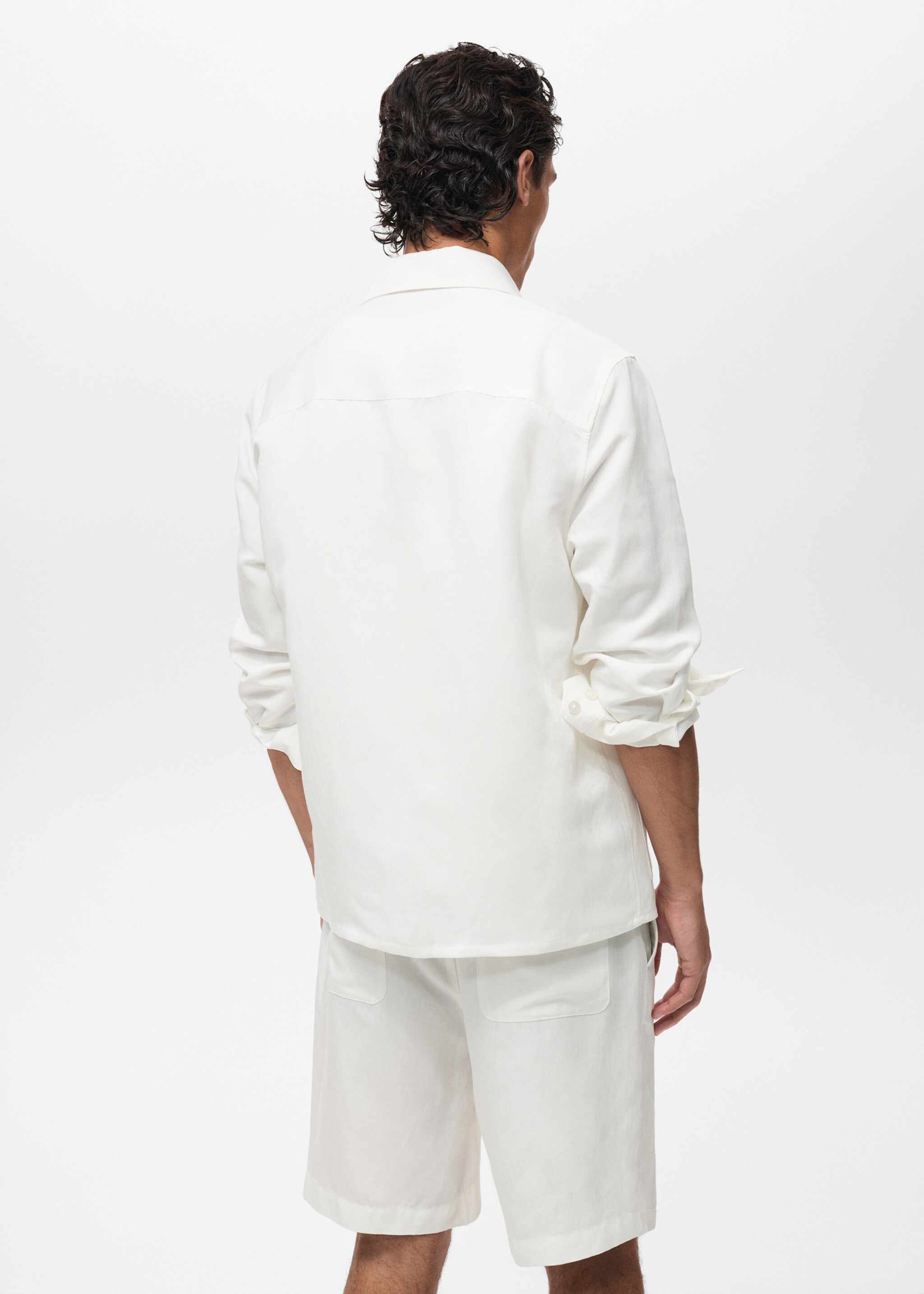Linen overshirt with pockets - Reverse of the article