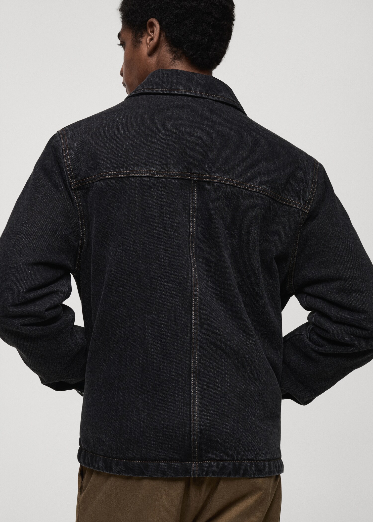 Dark-wash denim jacket - Reverse of the article