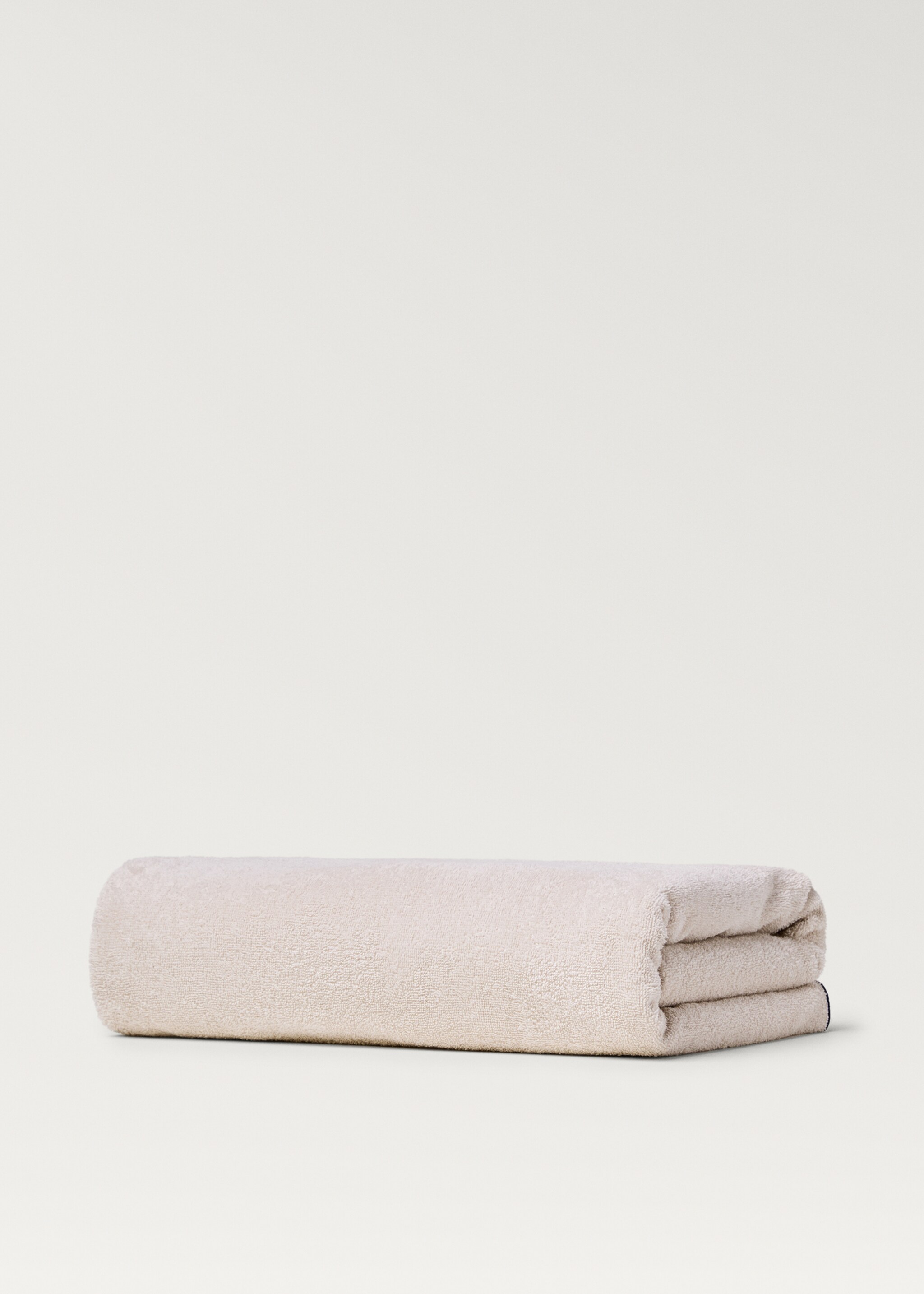 Beach towel with contrasting overlock - Details of the article 3