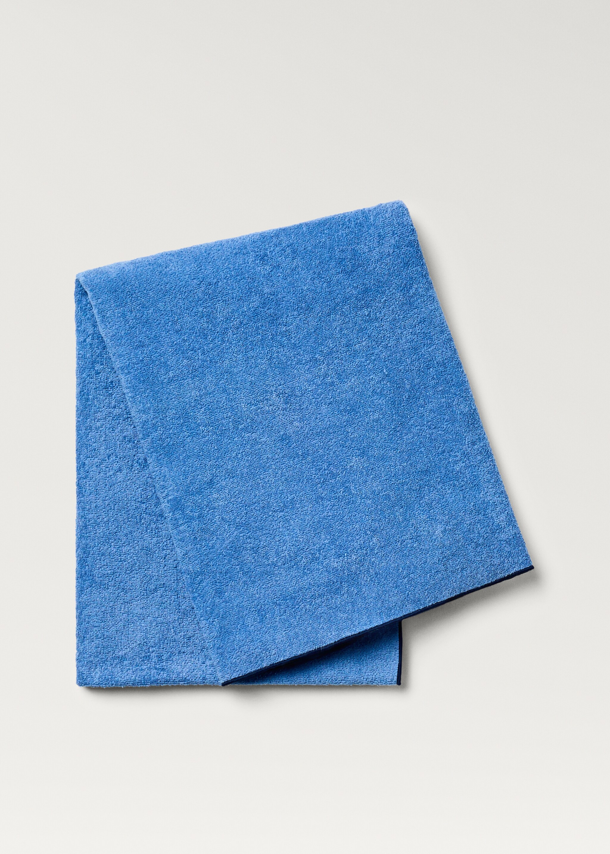 Beach towel with contrasting overlock - Article without model