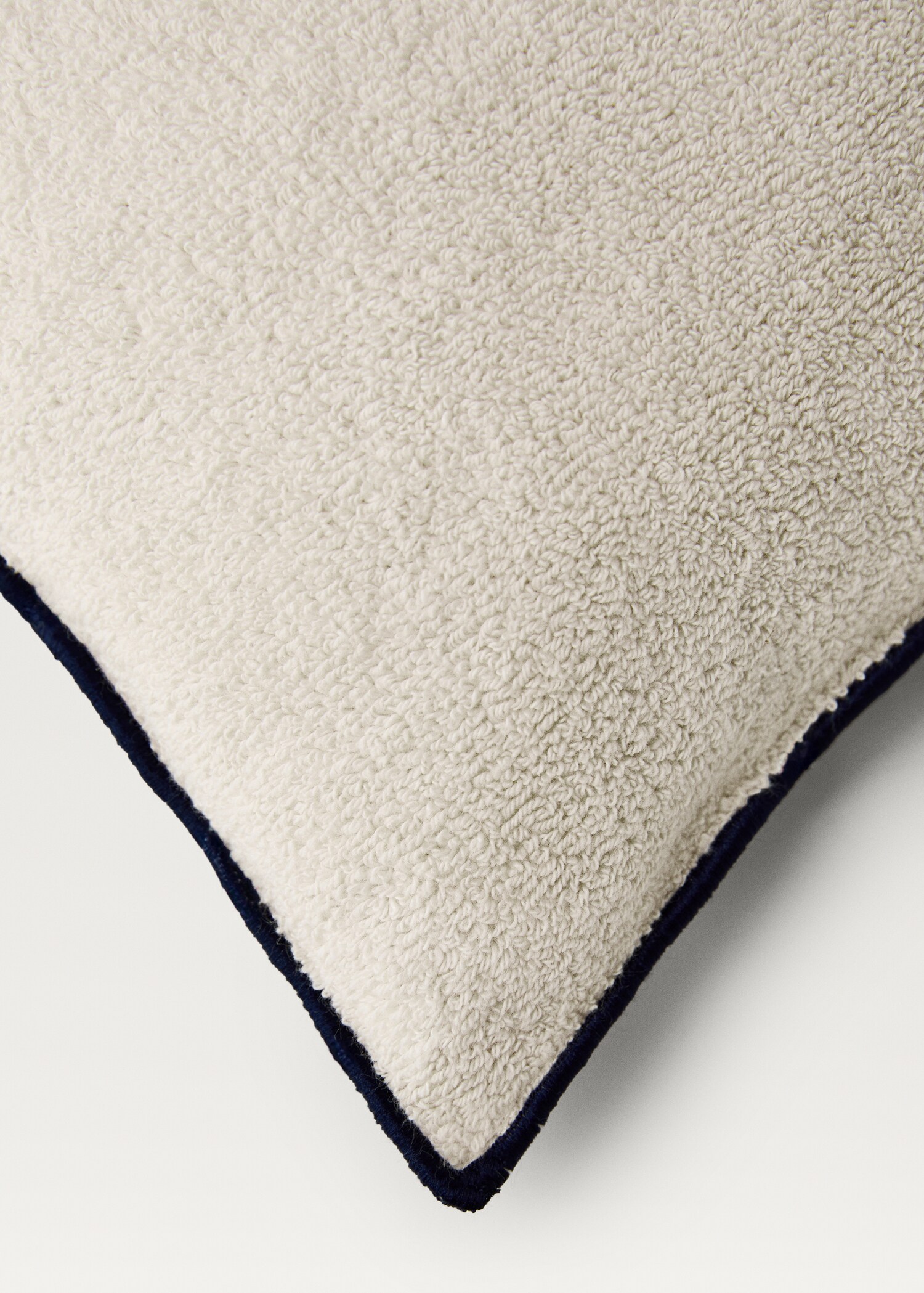 Beach towel effect cushion cover - Details of the article 2