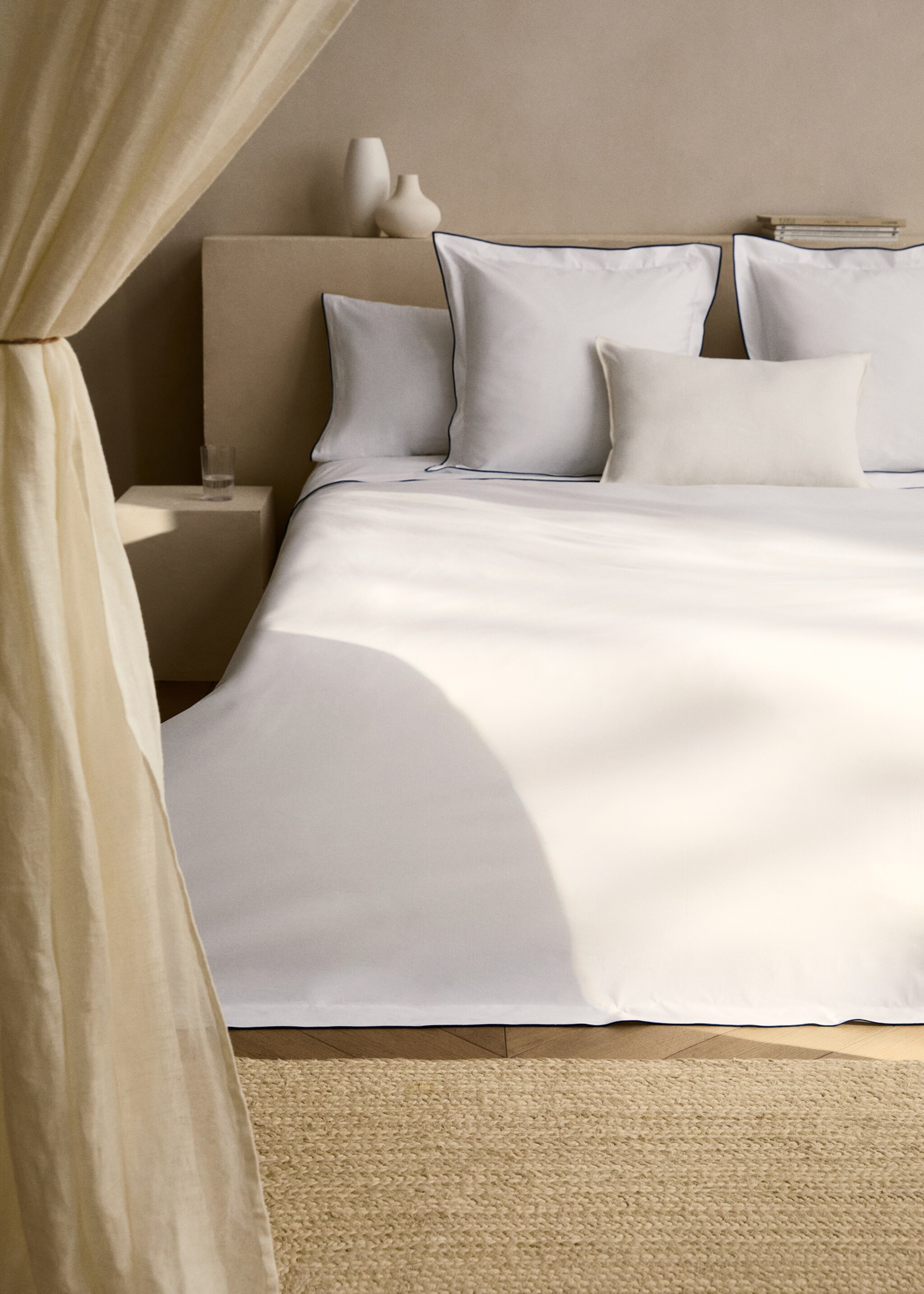 Cotton percale duvet cover with contrasting overlock stitching for  180/200 cm bed - General plane